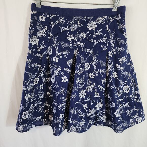 Austin Clothing Blue with White Floral A-line Flared Knee Length Skirt Size 10 - Picture 5 of 6